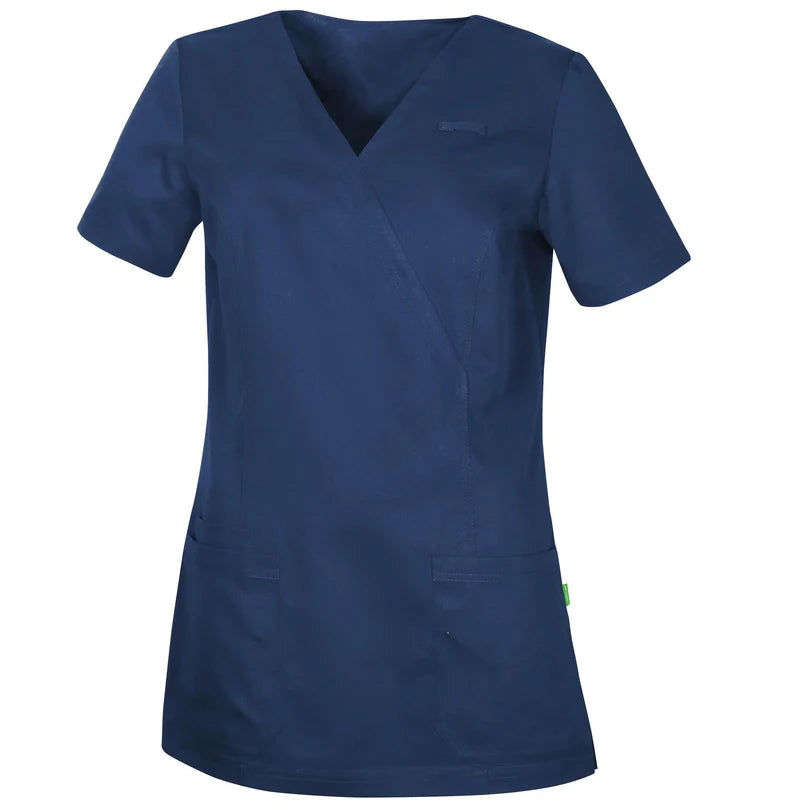 Donkerblauwe De Berkel ALIDA dameshes van Tencel met V-hals en twee voorzakken, korte mouwen.