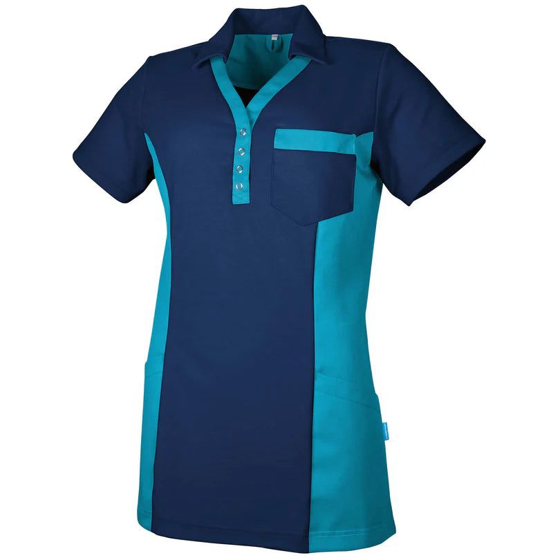 Marineblauwe De Berkel DANA damespolo met turquoise accenten, kraag, knopen en borstzak.