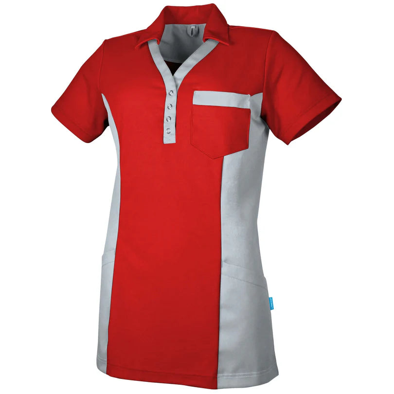 De Berkel DANA damespolo rood met grijze accenten, borstzak en knoopsluiting, moderne stijl.