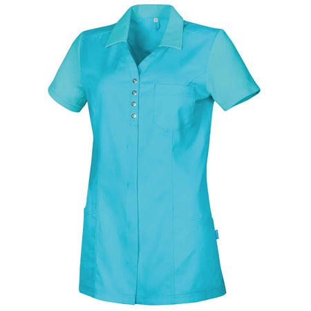 De Berkel SONIA damesjack turquoise piqué met korte mouwen, borstzak en knoopsluiting, ideale werkkleding.