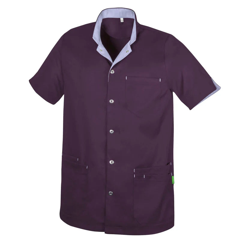 De Berkel REMKO unisex jack in cassis met lavendel accenten, korte mouwen, borstzak en knoopsluiting.