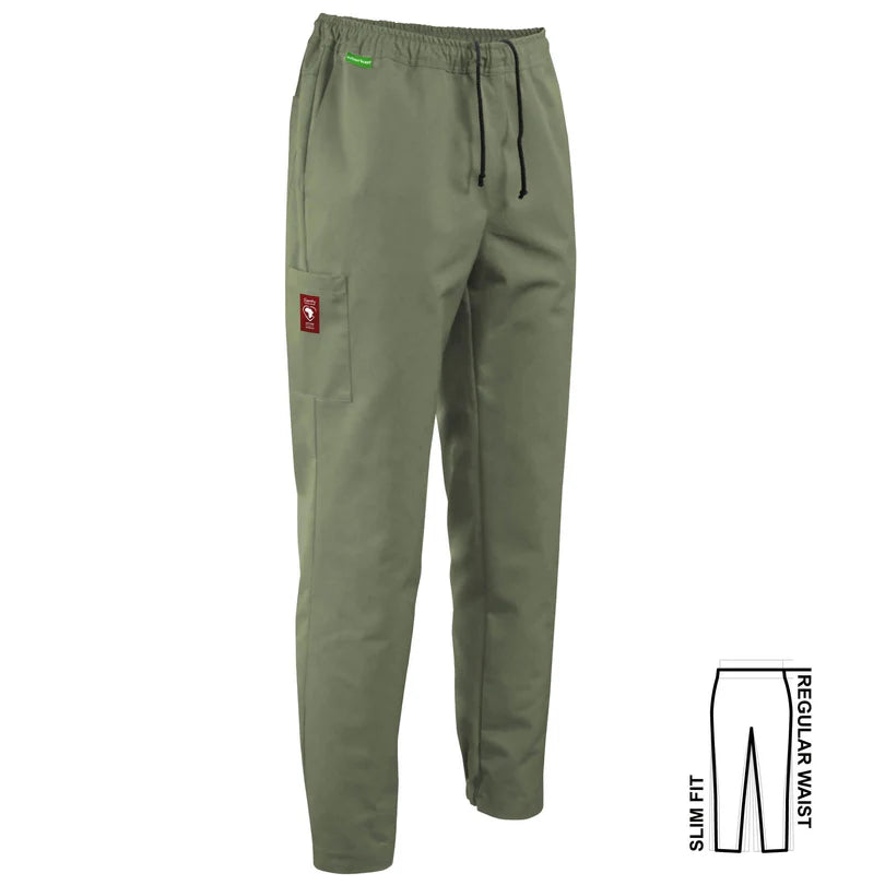 Olijfgroene De Berkel CALEB heren casual broek met elastische taille, zwarte trekkoordjes en zijzak met label.
