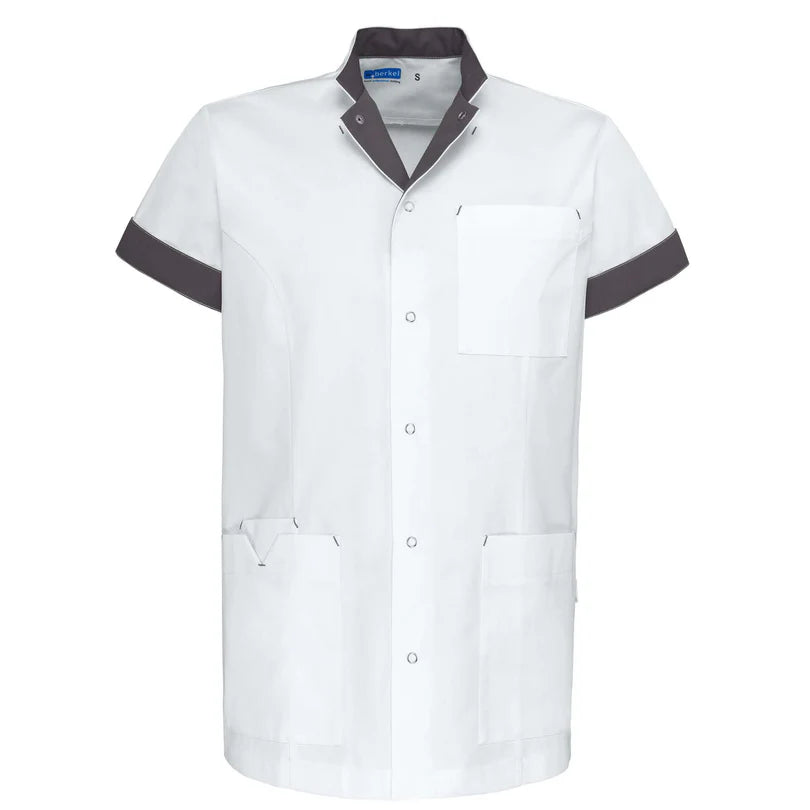 De Berkel JAIMY unisex jack wit met taupe kraag, korte mouwen, borstzak en drukknopen.
