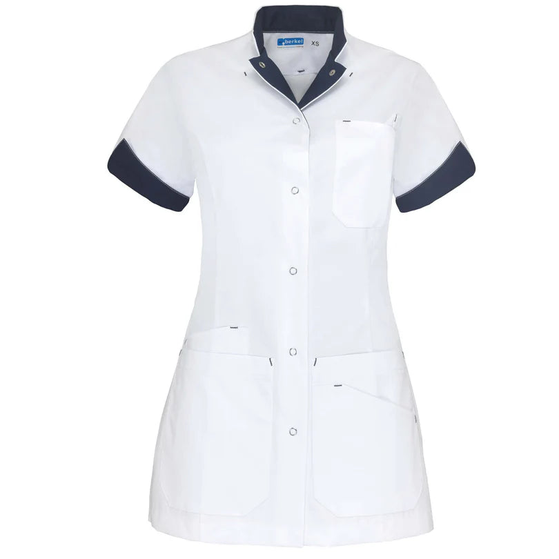 De Berkel LIVIA damesjack wit met navy accenten, korte mouwen, knoopsluiting en meerdere zakken