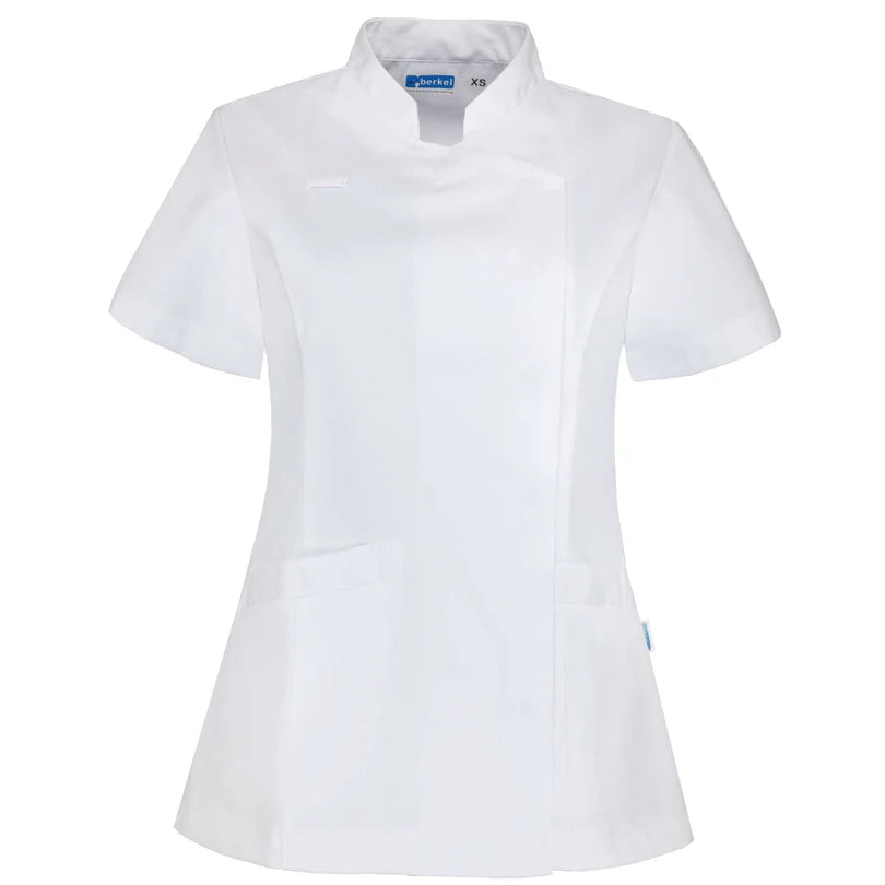 De Berkel SHIRLEY damesjack wit, korte mouwen, twee zakken, gladde stof, elegante halslijn, professioneel ontwerp.