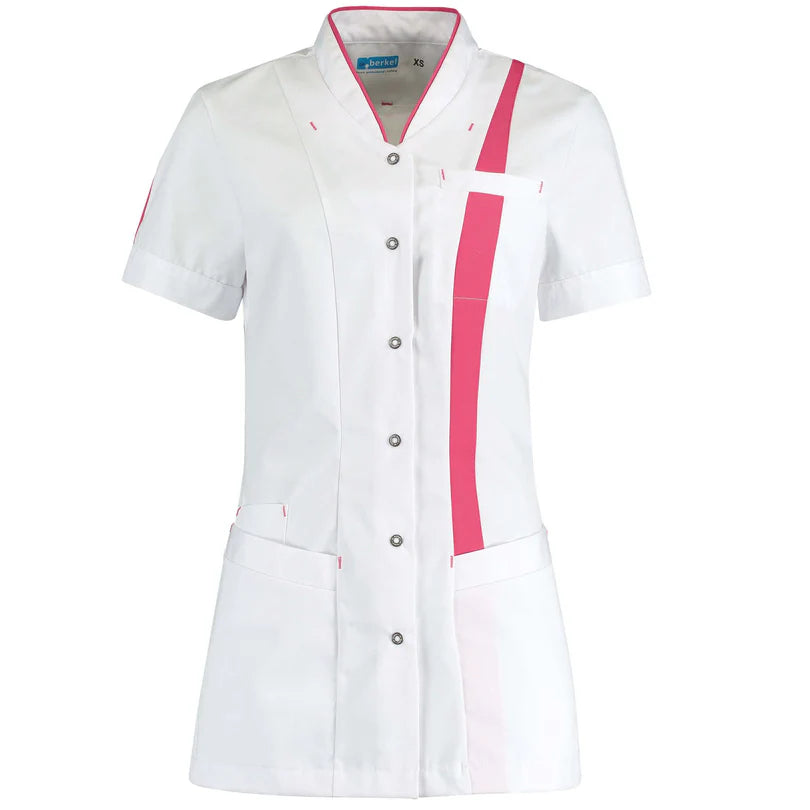 De Berkel LARA damesjack wit met fuchsia accenten, knoopsluiting, opstaande kraag, borst- en heupzakken.