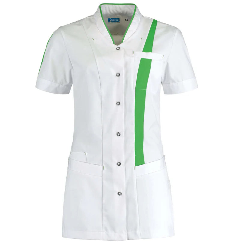 De Berkel LARA damesjack wit met groene accenten, knopen, korte mouwen, twee zakken, borstzakje, comfortabele pasvorm.