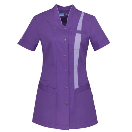 De Berkel LARA damesjack in iris/lavendel met korte mouwen, borstzak, doorlopende knopenrij en lichtpaars streepmotief.