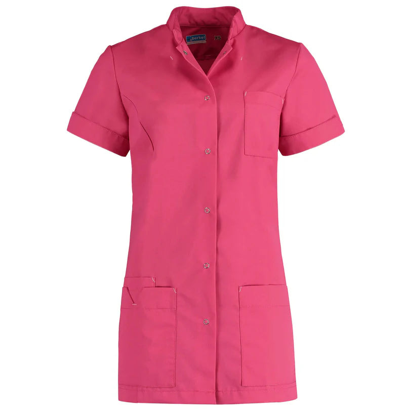 De Berkel JILL damesjack fuchsia met korte mouwen, drukknopen, borstzak en twee heupzakken, elegante stijl.