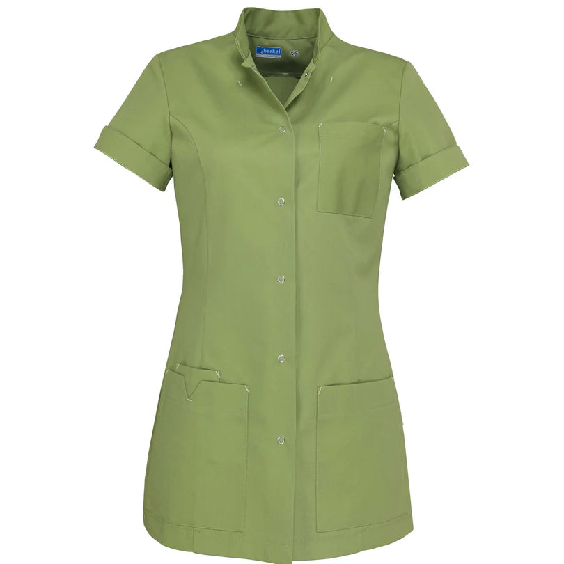 Kiwigroene De Berkel JILL damesjack met korte mouwen, borstzak en voorzakken, knoopsluiting, polyester materiaal.