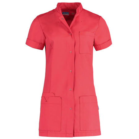Koraal De Berkel JILL damesjack met korte mouwen, opstaande kraag, borstzak en twee grote voorzakken, drukknoopsluiting.