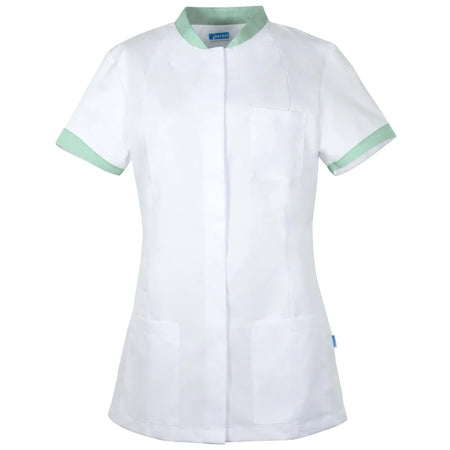 Wit De Berkel FLEUR damesjack met aqua accenten, korte mouwen, borstzak en lage zakken, rechte snit.