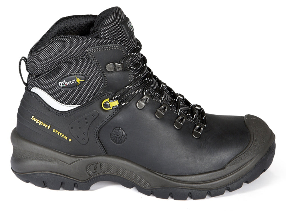 Zwarte Grisport 803 veiligheidsschoen met gele details, stevige rubberen zool en veters met metalen oogjes.
