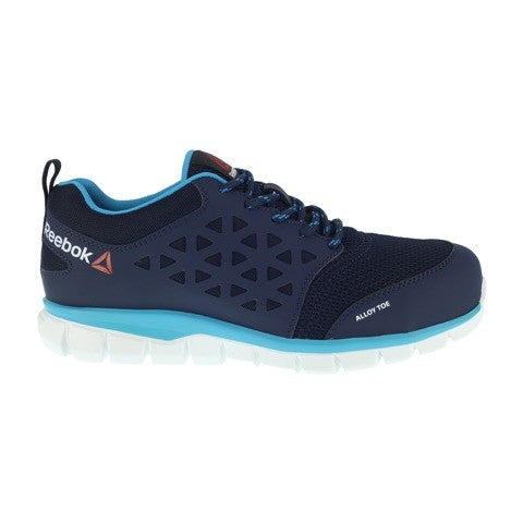 Donkerblauwe Reebok L131S1P Excel Light veiligheidsschoen met lichtblauwe zool en zijgaatjes voor ventilatie.